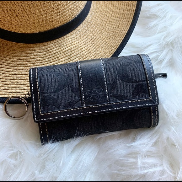 Coach Handbags - COACH Signature Collection Accordion Wallet 😍